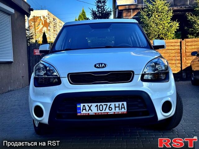 Белый Киа Soul, объемом двигателя 1.6 л и пробегом 69 тыс. км за 7500 $, фото 3 на Automoto.ua