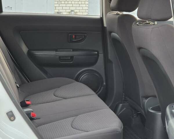 Белый Киа Soul, объемом двигателя 1.59 л и пробегом 70 тыс. км за 7500 $, фото 14 на Automoto.ua