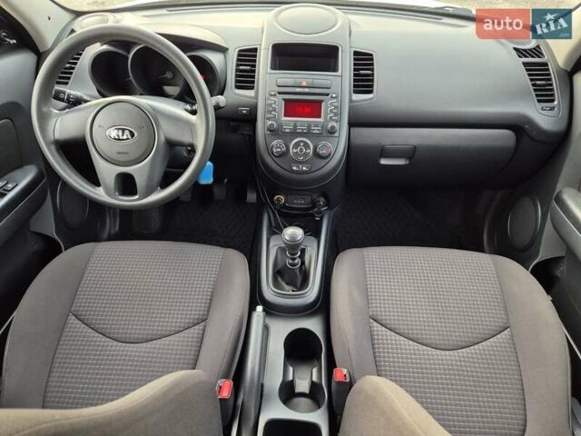 Белый Киа Soul, объемом двигателя 1.59 л и пробегом 70 тыс. км за 7500 $, фото 17 на Automoto.ua