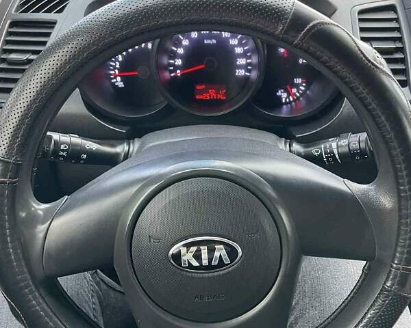 Белый Киа Soul, объемом двигателя 1.59 л и пробегом 251 тыс. км за 7700 $, фото 9 на Automoto.ua