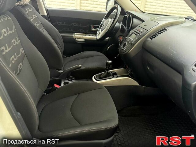 Белый Киа Soul, объемом двигателя 1.6 л и пробегом 104 тыс. км за 7888 $, фото 7 на Automoto.ua