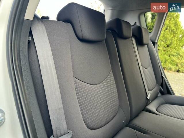 Белый Киа Soul, объемом двигателя 1.6 л и пробегом 95 тыс. км за 7800 $, фото 24 на Automoto.ua