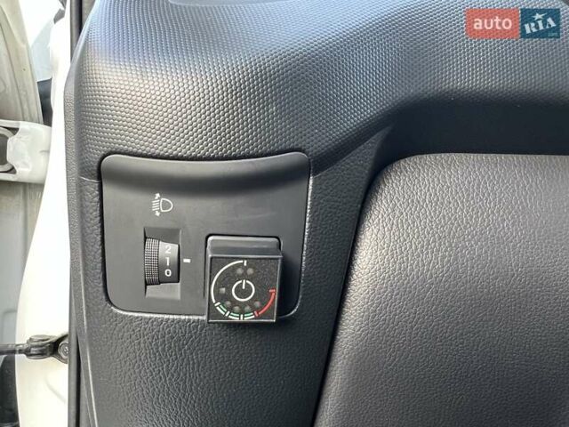 Белый Киа Soul, объемом двигателя 1.6 л и пробегом 95 тыс. км за 9700 $, фото 21 на Automoto.ua