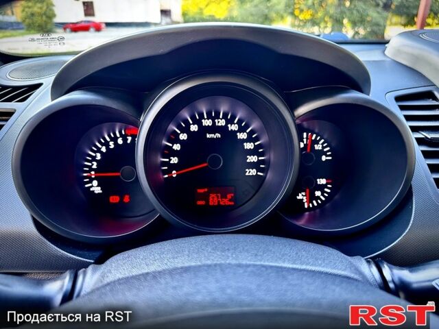 Белый Киа Soul, объемом двигателя 1.6 л и пробегом 69 тыс. км за 7500 $, фото 4 на Automoto.ua