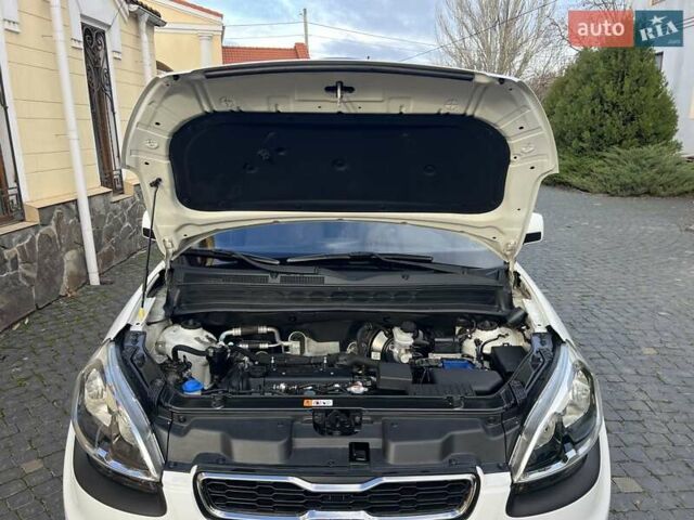 Белый Киа Soul, объемом двигателя 1.6 л и пробегом 95 тыс. км за 7800 $, фото 6 на Automoto.ua