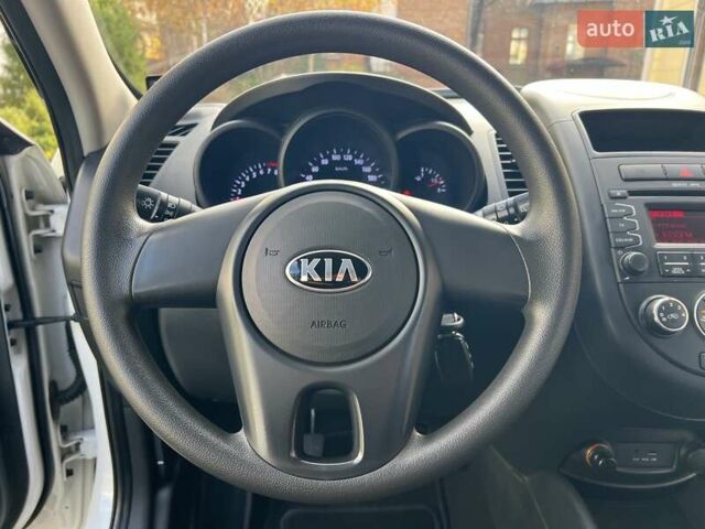 Белый Киа Soul, объемом двигателя 1.6 л и пробегом 95 тыс. км за 7800 $, фото 10 на Automoto.ua