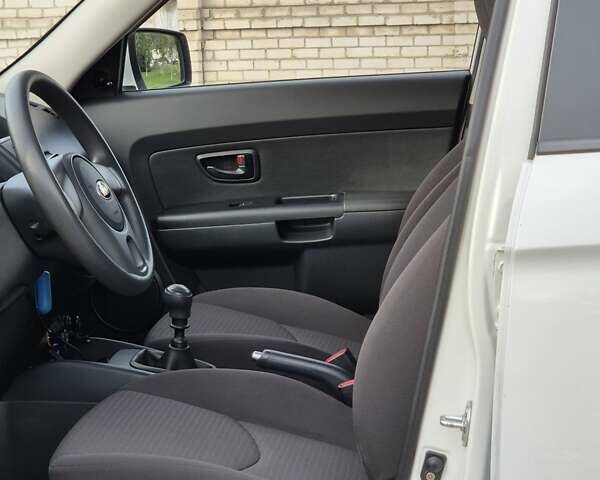 Белый Киа Soul, объемом двигателя 1.59 л и пробегом 70 тыс. км за 7500 $, фото 2 на Automoto.ua