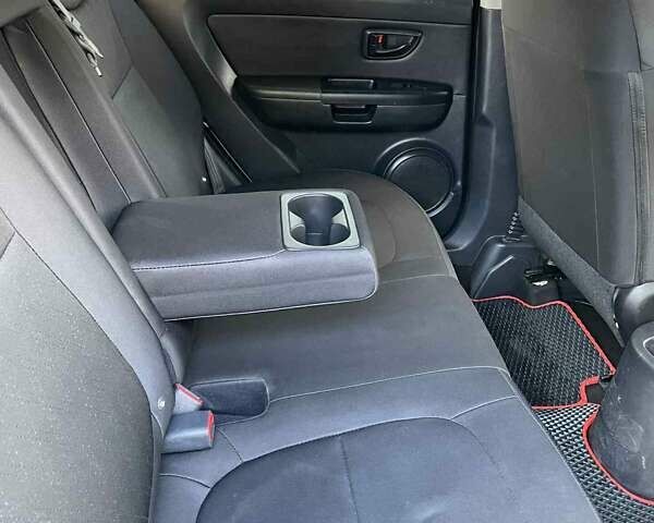 Белый Киа Soul, объемом двигателя 1.59 л и пробегом 251 тыс. км за 7700 $, фото 14 на Automoto.ua