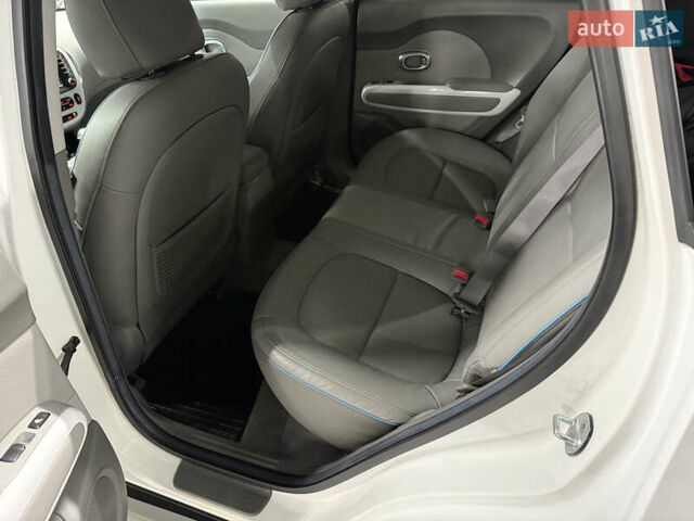 Білий Кіа Soul, об'ємом двигуна 0 л та пробігом 103 тис. км за 6700 $, фото 7 на Automoto.ua