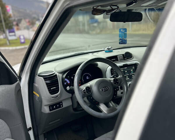 Белый Киа Soul, объемом двигателя 0 л и пробегом 134 тыс. км за 7150 $, фото 19 на Automoto.ua