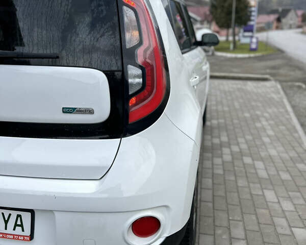 Белый Киа Soul, объемом двигателя 0 л и пробегом 134 тыс. км за 7150 $, фото 9 на Automoto.ua