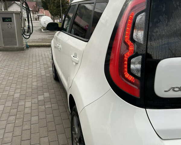 Белый Киа Soul, объемом двигателя 0 л и пробегом 134 тыс. км за 7150 $, фото 13 на Automoto.ua