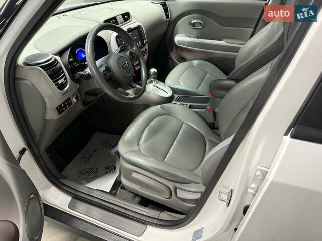Білий Кіа Soul, об'ємом двигуна 0 л та пробігом 103 тис. км за 6700 $, фото 9 на Automoto.ua