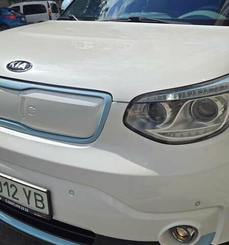 Білий Кіа Soul, об'ємом двигуна 0 л та пробігом 101 тис. км за 6500 $, фото 12 на Automoto.ua