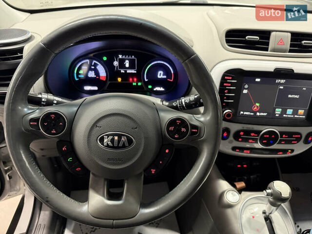 Білий Кіа Soul, об'ємом двигуна 0 л та пробігом 103 тис. км за 6700 $, фото 10 на Automoto.ua