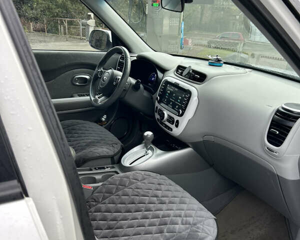 Белый Киа Soul, объемом двигателя 0 л и пробегом 134 тыс. км за 7150 $, фото 23 на Automoto.ua