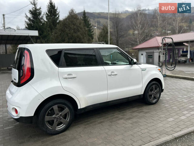 Белый Киа Soul, объемом двигателя 0 л и пробегом 134 тыс. км за 7150 $, фото 7 на Automoto.ua