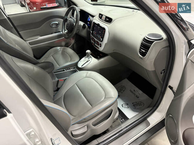 Білий Кіа Soul, об'ємом двигуна 0 л та пробігом 103 тис. км за 6700 $, фото 8 на Automoto.ua