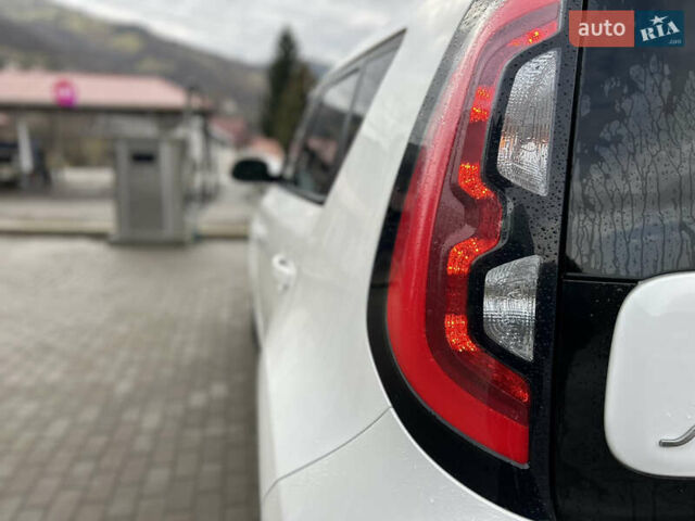Белый Киа Soul, объемом двигателя 0 л и пробегом 134 тыс. км за 7150 $, фото 12 на Automoto.ua