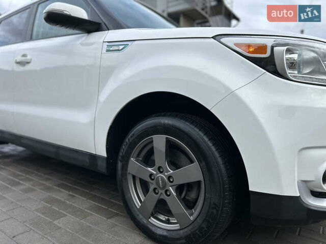 Белый Киа Soul, объемом двигателя 0 л и пробегом 134 тыс. км за 7150 $, фото 6 на Automoto.ua