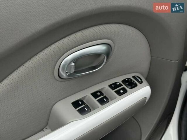Белый Киа Soul, объемом двигателя 0 л и пробегом 143 тыс. км за 6900 $, фото 9 на Automoto.ua