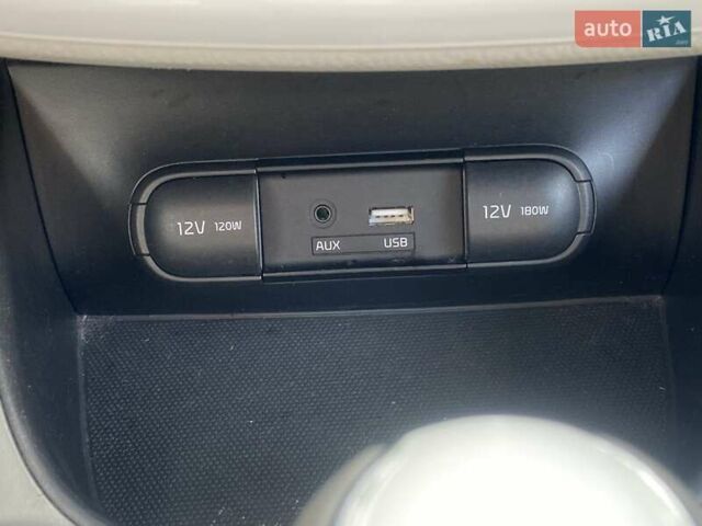 Білий Кіа Soul, об'ємом двигуна 0 л та пробігом 99 тис. км за 7400 $, фото 41 на Automoto.ua