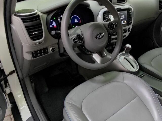 Белый Киа Soul, объемом двигателя 0 л и пробегом 90 тыс. км за 7500 $, фото 9 на Automoto.ua