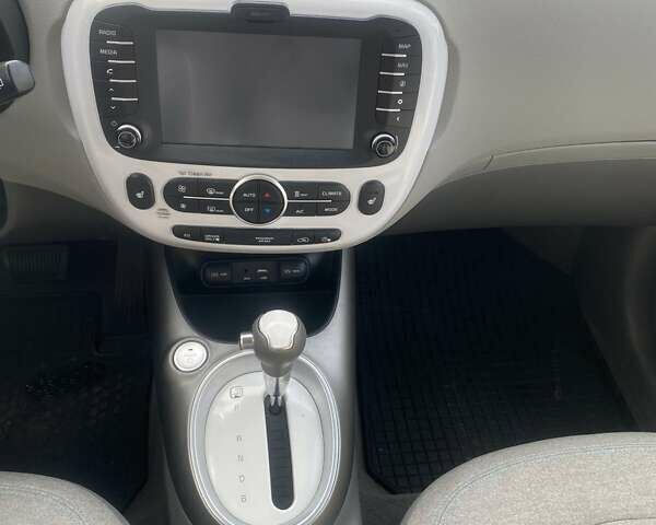 Білий Кіа Soul, об'ємом двигуна 0 л та пробігом 99 тис. км за 7400 $, фото 39 на Automoto.ua
