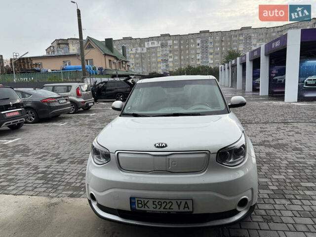 Білий Кіа Soul, об'ємом двигуна 0 л та пробігом 162 тис. км за 6700 $, фото 10 на Automoto.ua