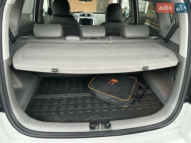 Белый Киа Soul, объемом двигателя 0 л и пробегом 100 тыс. км за 7200 $, фото 5 на Automoto.ua