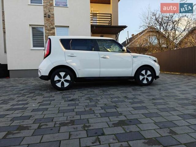 Белый Киа Soul, объемом двигателя 0 л и пробегом 132 тыс. км за 6750 $, фото 19 на Automoto.ua