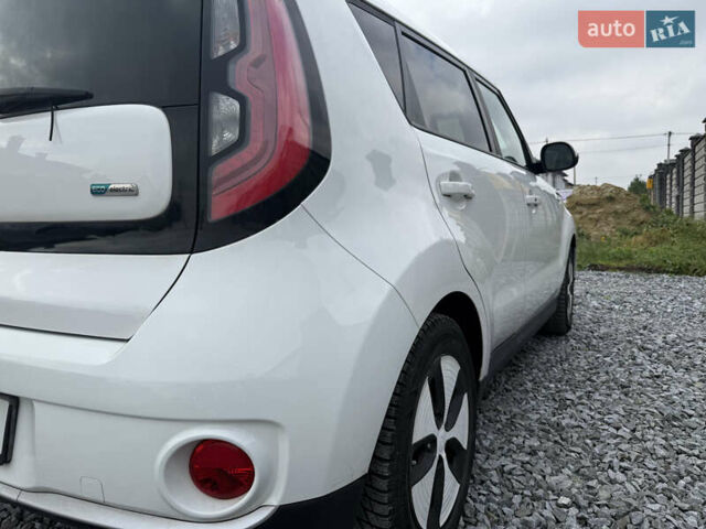Білий Кіа Soul, об'ємом двигуна 0 л та пробігом 162 тис. км за 6700 $, фото 30 на Automoto.ua
