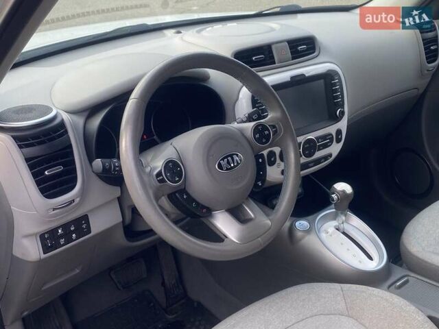 Білий Кіа Soul, об'ємом двигуна 0 л та пробігом 99 тис. км за 7400 $, фото 23 на Automoto.ua