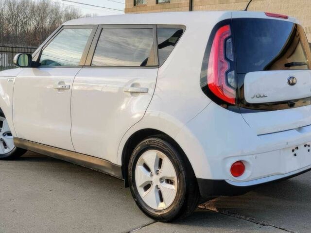 Белый Киа Soul, объемом двигателя 0 л и пробегом 79 тыс. км за 5100 $, фото 4 на Automoto.ua