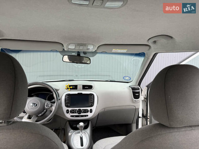 Білий Кіа Soul, об'ємом двигуна 0 л та пробігом 162 тис. км за 6700 $, фото 23 на Automoto.ua