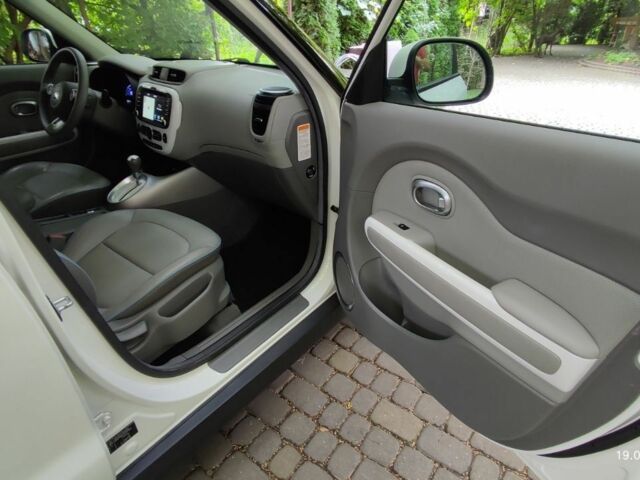 Белый Киа Soul, объемом двигателя 0 л и пробегом 90 тыс. км за 7500 $, фото 16 на Automoto.ua