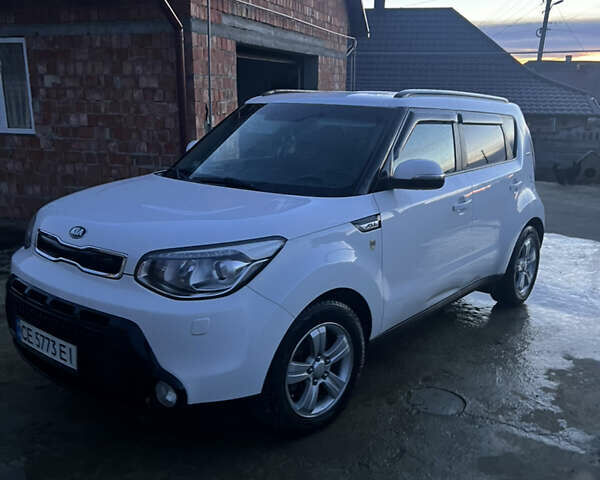 Белый Киа Soul, объемом двигателя 1.58 л и пробегом 190 тыс. км за 10000 $, фото 4 на Automoto.ua