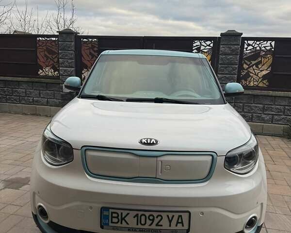 Белый Киа Soul, объемом двигателя 0 л и пробегом 143 тыс. км за 7600 $, фото 1 на Automoto.ua