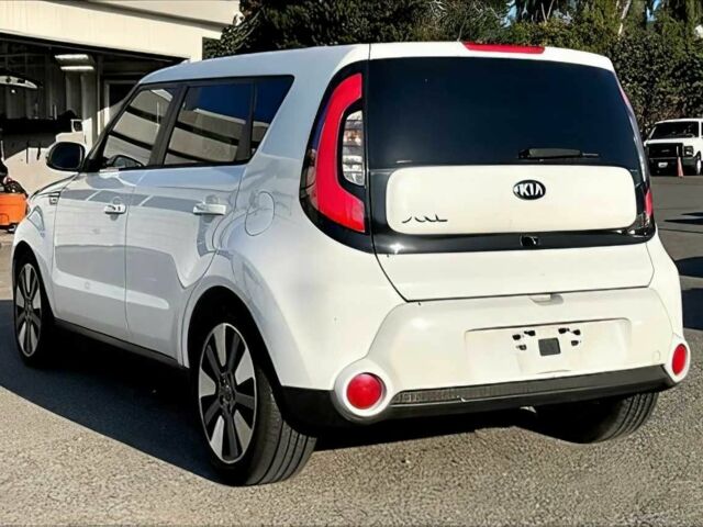 Белый Киа Soul, объемом двигателя 2 л и пробегом 72 тыс. км за 5200 $, фото 5 на Automoto.ua