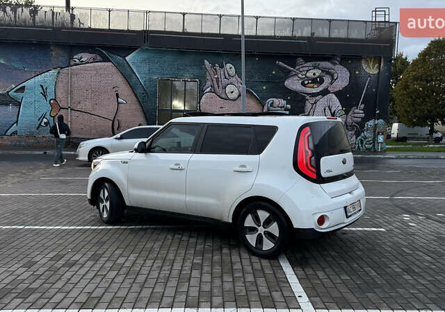 Белый Киа Soul, объемом двигателя 0 л и пробегом 130 тыс. км за 10999 $, фото 1 на Automoto.ua