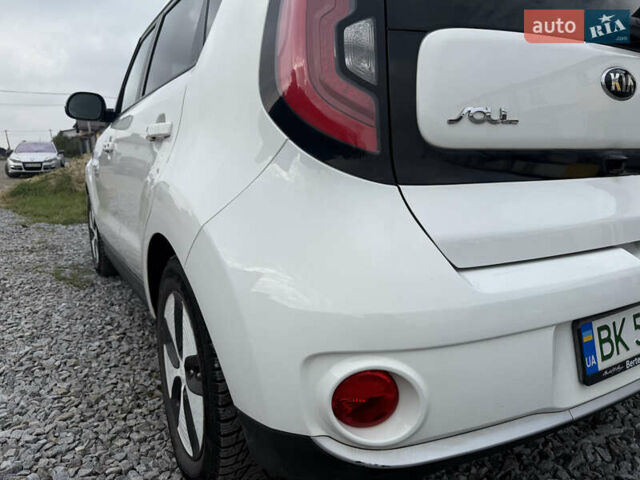 Білий Кіа Soul, об'ємом двигуна 0 л та пробігом 162 тис. км за 6700 $, фото 31 на Automoto.ua