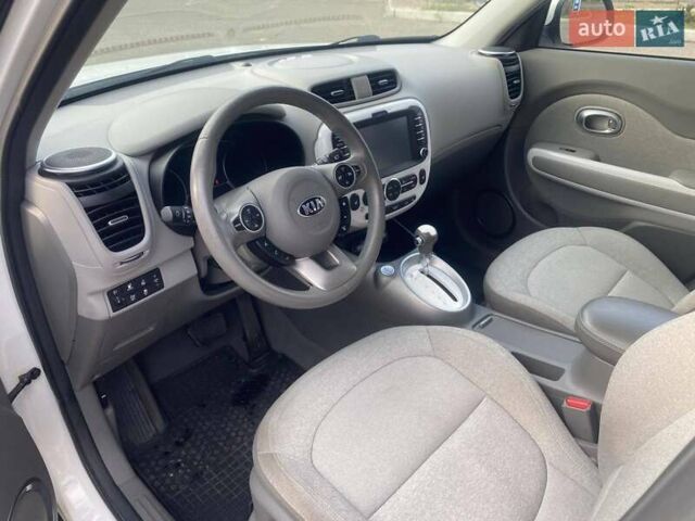 Білий Кіа Soul, об'ємом двигуна 0 л та пробігом 99 тис. км за 7400 $, фото 22 на Automoto.ua