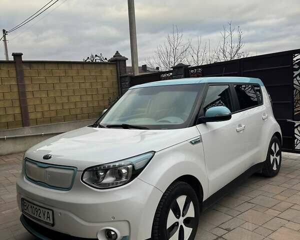 Белый Киа Soul, объемом двигателя 0 л и пробегом 143 тыс. км за 7600 $, фото 11 на Automoto.ua