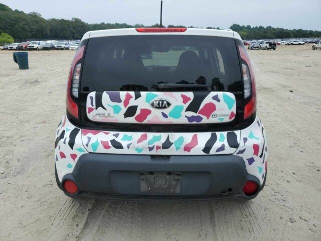 Белый Киа Soul, объемом двигателя 1.6 л и пробегом 152 тыс. км за 6700 $, фото 5 на Automoto.ua