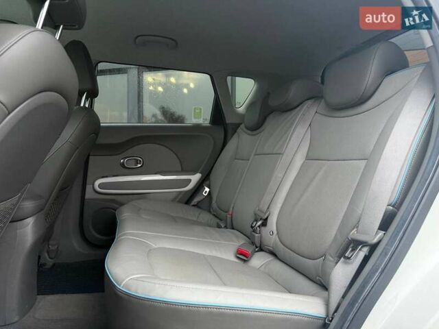Белый Киа Soul, объемом двигателя 0 л и пробегом 143 тыс. км за 6900 $, фото 18 на Automoto.ua