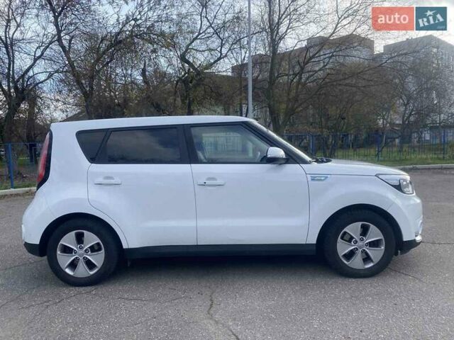 Білий Кіа Soul, об'ємом двигуна 0 л та пробігом 99 тис. км за 7400 $, фото 9 на Automoto.ua