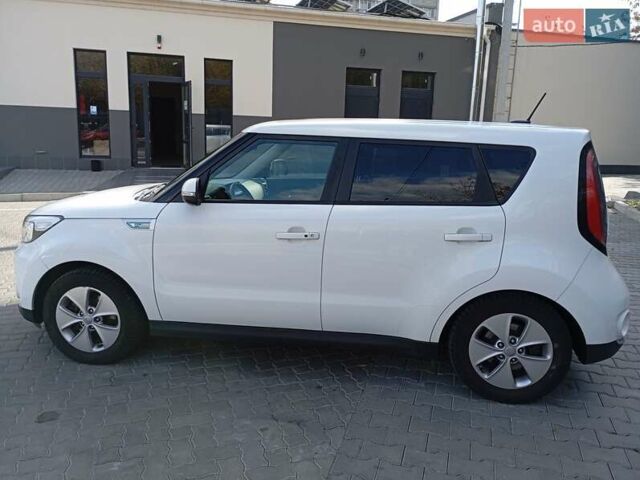 Белый Киа Soul, объемом двигателя 0 л и пробегом 98 тыс. км за 6800 $, фото 4 на Automoto.ua