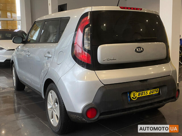Белый Киа Soul, объемом двигателя 1.6 л и пробегом 108 тыс. км за 10200 $, фото 4 на Automoto.ua