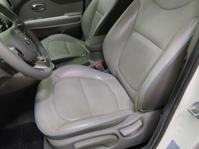 Белый Киа Soul, объемом двигателя 0 л и пробегом 90 тыс. км за 7500 $, фото 10 на Automoto.ua