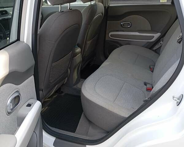 Белый Киа Soul, объемом двигателя 0 л и пробегом 98 тыс. км за 6800 $, фото 9 на Automoto.ua